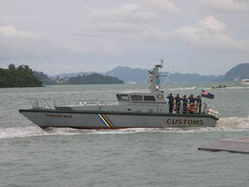 Photo: Royal Malaysian Customs IC 16 M march past